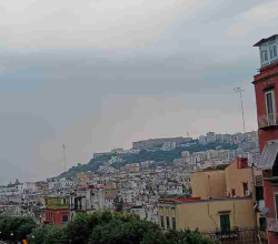 FITTASI DUE APPARTAMENTI NAPOLI CENTRO